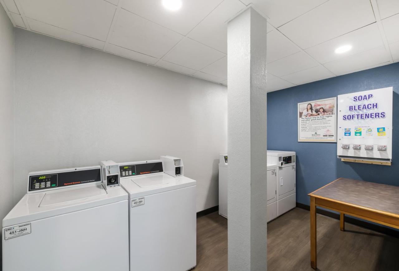 Hometowne Studios By Red Roof Newport News - Hampton West Exteriér fotografie