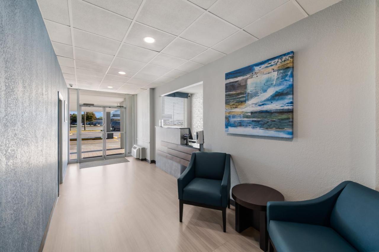 Hometowne Studios By Red Roof Newport News - Hampton West Exteriér fotografie