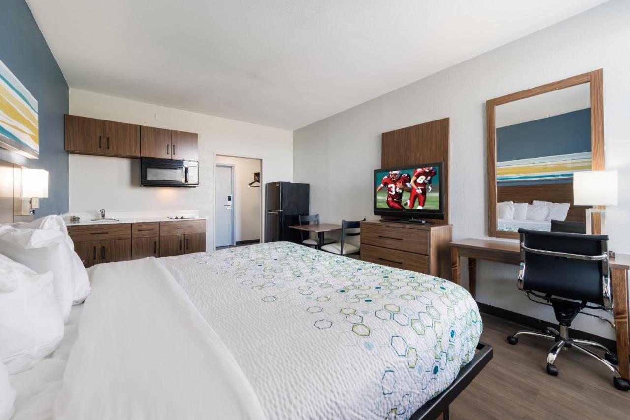 Hometowne Studios By Red Roof Newport News - Hampton West Exteriér fotografie